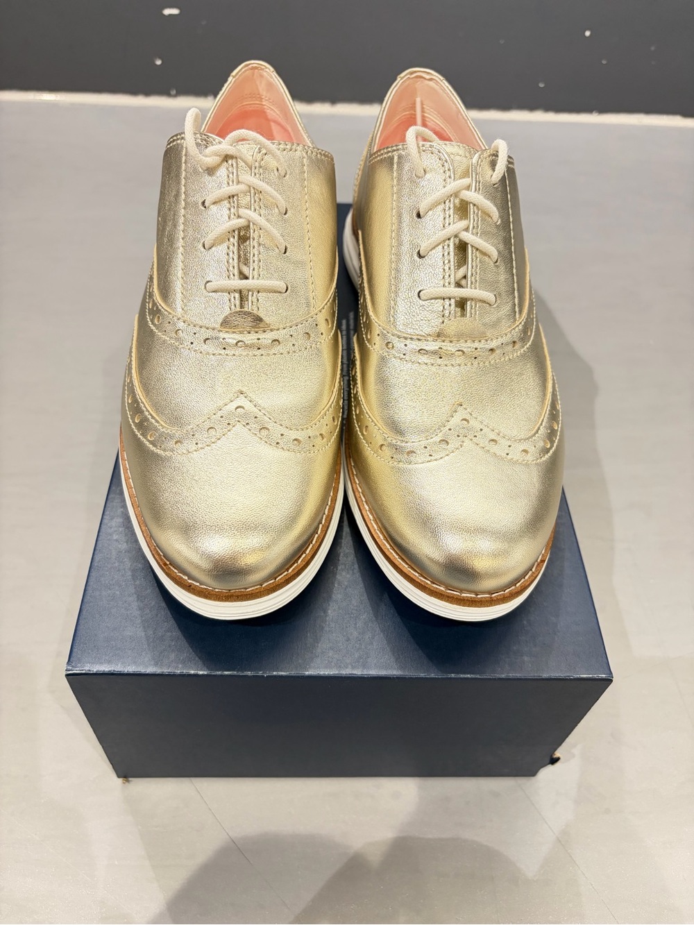 Wingtip oxfords
